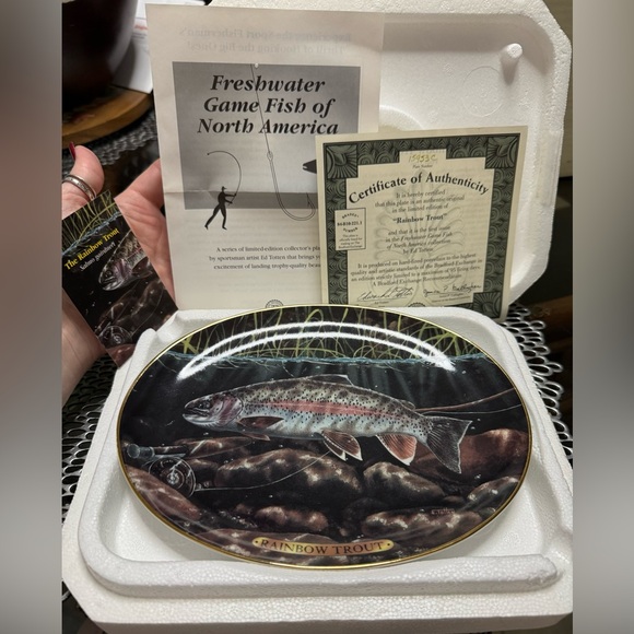 Bradford Exchange Fresh Water Game Fish Of North America Rainbow Trout Plate - Picture 3 of 6